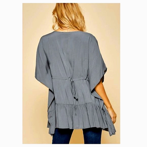 NWOT Andre by Unit Embroidered Lace Up VNeck Tie Back Charcoal Tunic, Size 1X - Picture 2 of 3